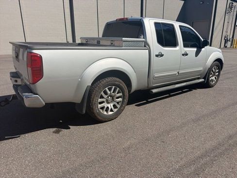 Used 2013 Nissan Frontier SL w/ Moonroof Pkg AWD/4WD image 6