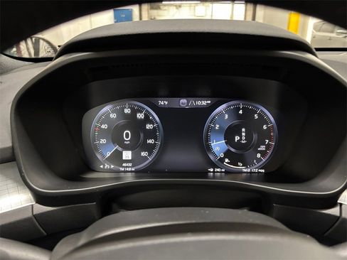 Used 2019 Volvo XC40 T4 Momentum image 28