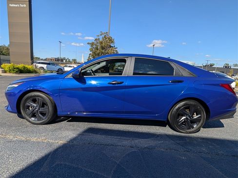 Used 2023 Hyundai Elantra SEL w/ Preferred Accessory Package image 6