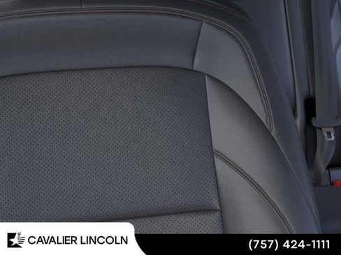 Used 2026 Lincoln Nautilus Premier AWD/4WD image 16