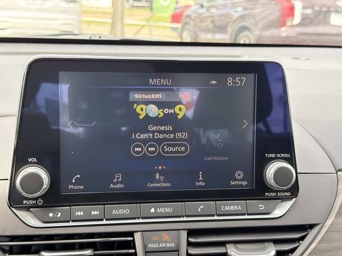 Used 2025 Nissan Altima 2.5 SV FWD image 25
