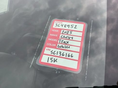 Used 2025 Chevrolet Trax RS w/ Sunroof Package FWD image 36