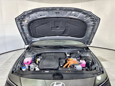 Certified 2025 Hyundai Elantra SEL FWD image 17
