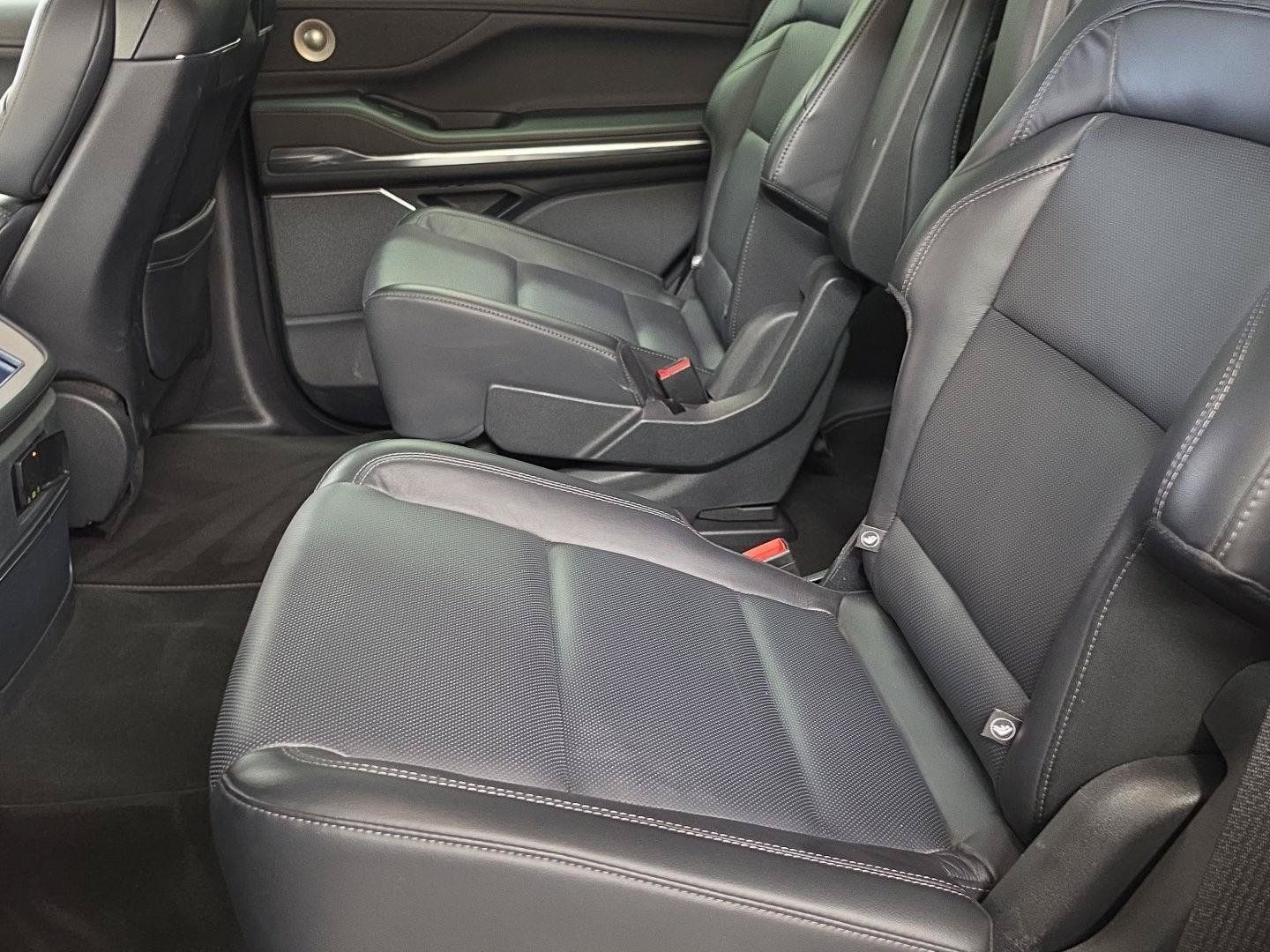 Certified 2025 Lincoln Navigator Reserve AWD/4WD image 7