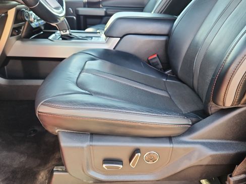 Used 2019 Ford F150 Platinum w/ Equipment Group 701A Luxury AWD/4WD image 10