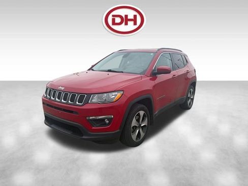 Used 2017 Jeep Compass Latitude w/ Popular Equipment Group AWD/4WD image 2