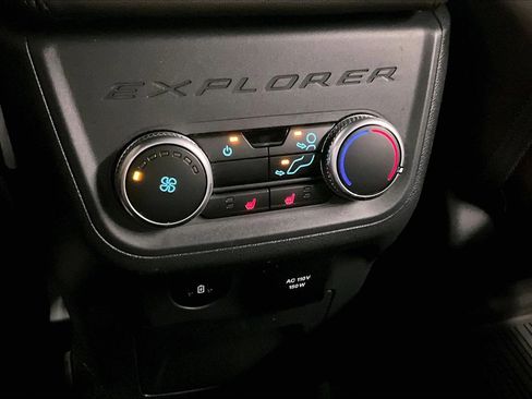 Used 2025 Ford Explorer Platinum AWD/4WD image 32