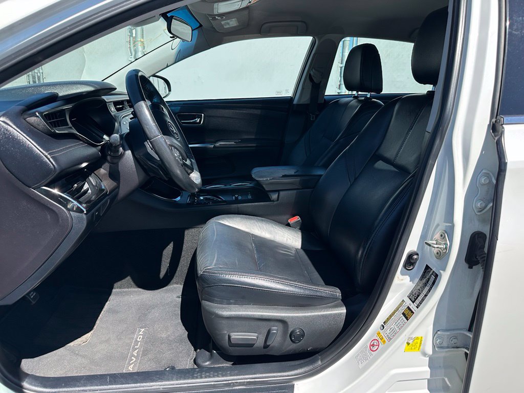 Used 2018 Toyota Avalon XLE w/ Preferred Accessory Package FWD image 9