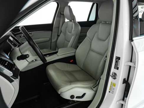 Used 2020 Volvo XC90 T5 Momentum w/ Protection Package Premier FWD image 23