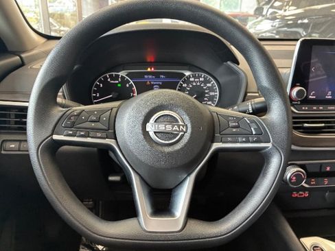 Used 2024 Nissan Altima 2.5 SV FWD image 22