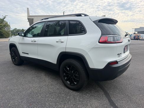 Used 2023 Jeep Cherokee Altitude Lux AWD/4WD image 9