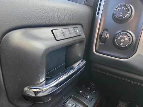 Used 2018 GMC Sierra 1500 SLT image 25