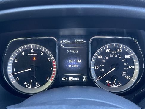 Used 2018 Nissan Titan SV w/ SV Convenience Package image 15