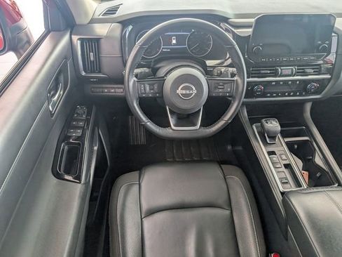 Used 2023 Nissan Pathfinder SL FWD image 8