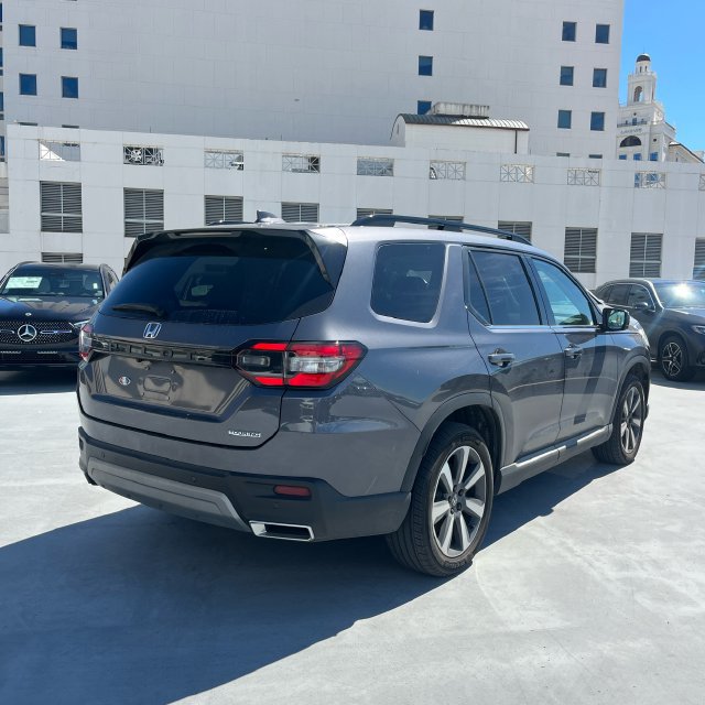 Used 2023 Honda Pilot Touring image 4