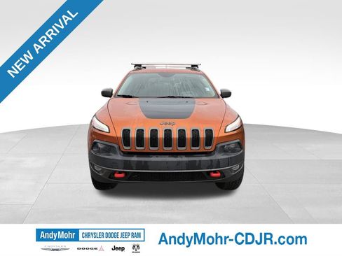 Used 2015 Jeep Cherokee Trailhawk w/ Cold Weather Group AWD/4WD image 2