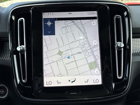 Used 2019 Volvo XC40 T4 R-Design image 23