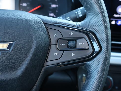 Certified 2025 Chevrolet Trax LS w/ LS Convenience Package FWD image 13
