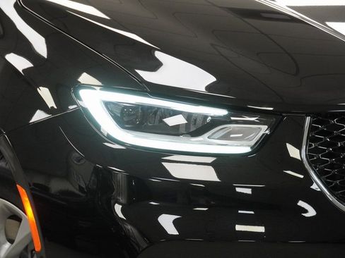 New 2026 Chrysler Pacifica Select image 5