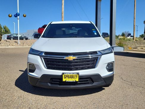 Used 2023 Chevrolet Traverse LS image 3