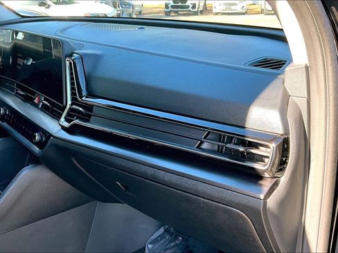 Used 2023 Kia Sportage EX image 18