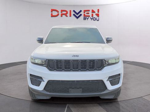 New 2025 Jeep Grand Cherokee Altitude image 16