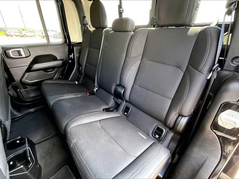 Used 2020 Jeep Gladiator Overland image 19