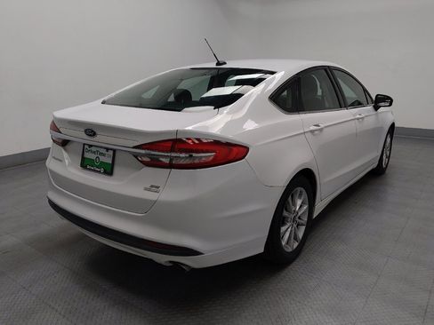 Used 2017 Ford Fusion SE image 9