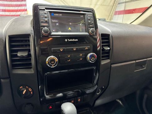Used 2015 Nissan Titan SV w/ SV Value Truck Package image 18