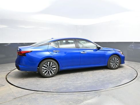 Used 2025 Nissan Altima 2.5 SV image 10