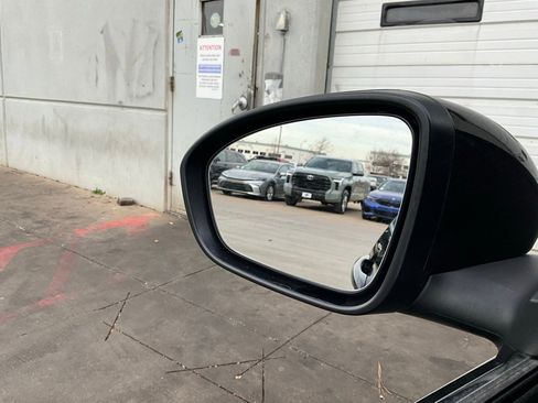 Used 2025 Nissan Sentra SV image 18