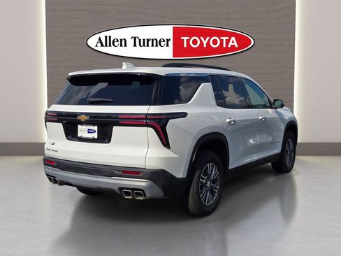 Used 2026 Chevrolet Traverse LT FWD image 7