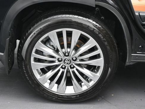 Used 2026 Toyota Highlander Platinum AWD/4WD image 36
