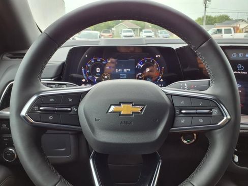 New 2025 Chevrolet Suburban Premier AWD/4WD image 17