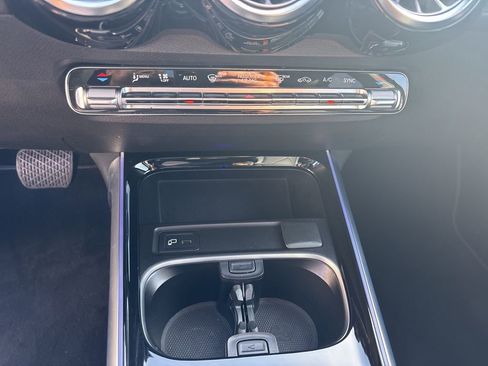 Used 2022 Mercedes-Benz GLB 250 4MATIC image 18