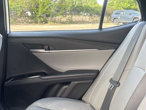 Used 2025 Toyota Camry SE FWD image 13