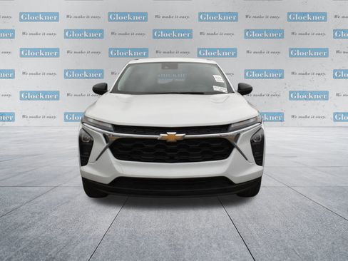 Used 2025 Chevrolet Trax LS image 2