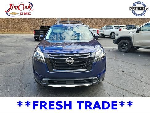 Used 2023 Nissan Pathfinder SL w/ Black Appearance Package image 5