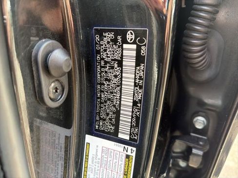 Used 2020 Toyota C-HR LE image 33