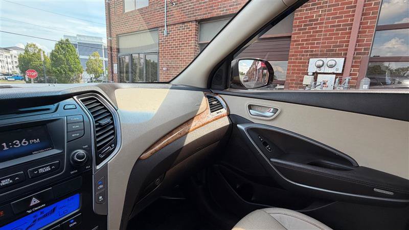Used 2016 Hyundai Santa Fe SE w/ Option Group 02 AWD/4WD image 31