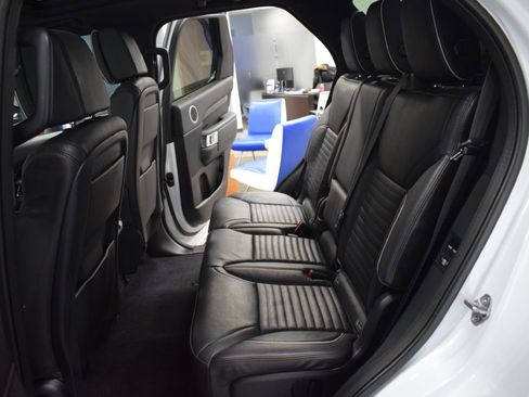 Used 2017 Land Rover Discovery HSE Luxury image 25