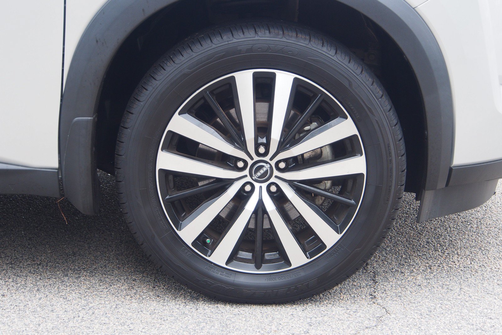 Used 2024 Nissan Pathfinder Platinum AWD/4WD image 9