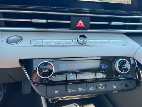 New 2026 Hyundai Elantra Limited FWD image 25