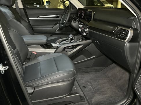 New 2025 Kia Telluride S image 12