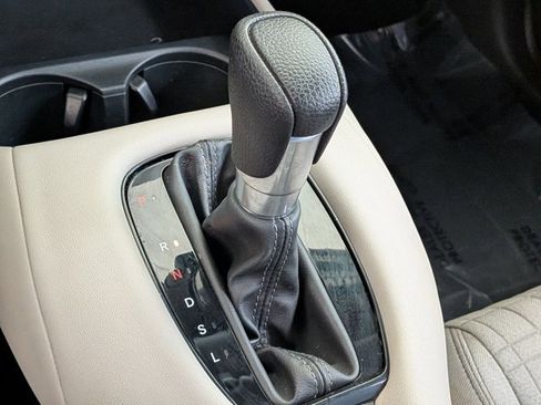 Used 2023 Honda HR-V LX image 11
