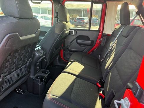 Used 2022 Jeep Wrangler Unlimited Rubicon w/ Cold Weather Group image 6