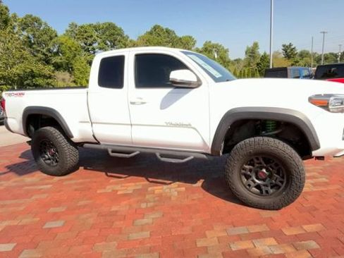 Used 2016 Toyota Tacoma TRD Off-Road w/ Towing Package AWD/4WD image 3