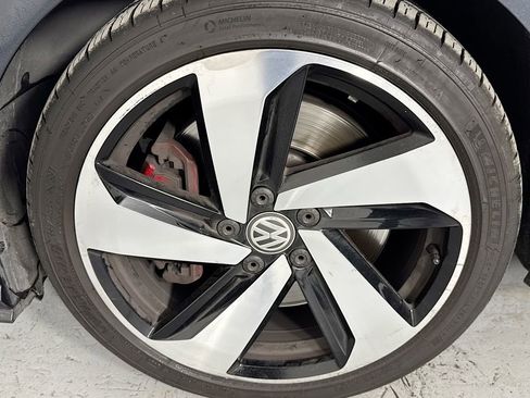 Used 2019 Volkswagen GTI Autobahn image 41