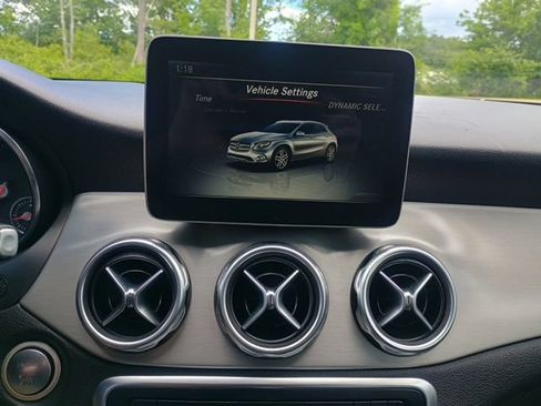 Used 2018 Mercedes-Benz GLA 250 4MATIC image 31