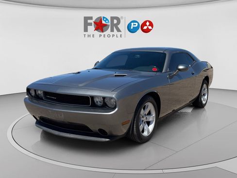 Used 2012 Dodge Challenger SXT RWD image 10